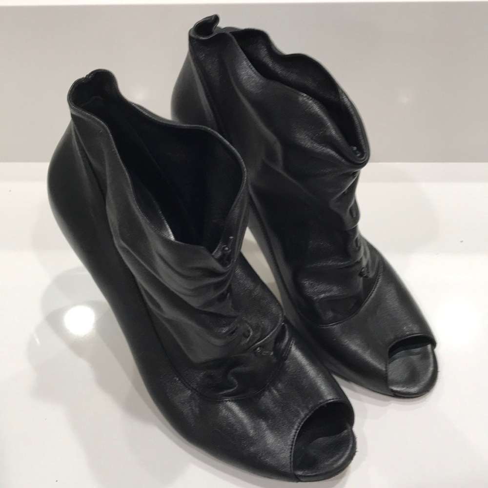 MANOLO BLAHNIK BOOTIES